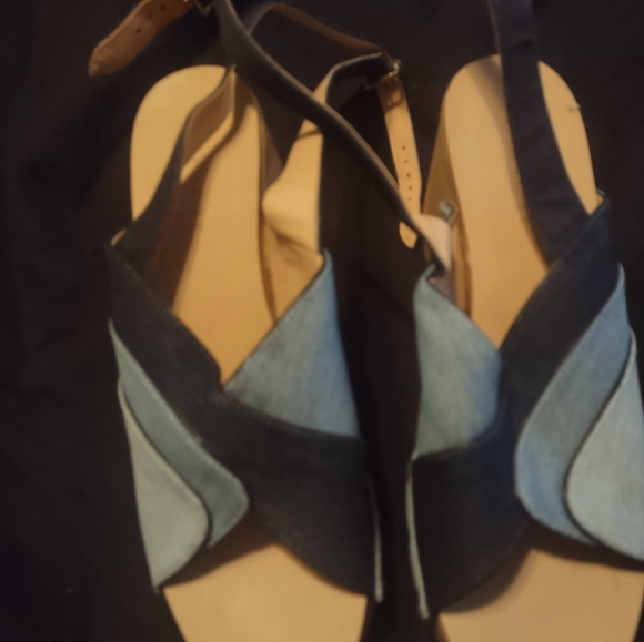 Authentic COACH sandles - Picture 3 of 3